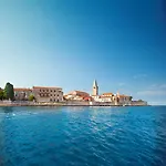 Gloria Premium Апартаменти *